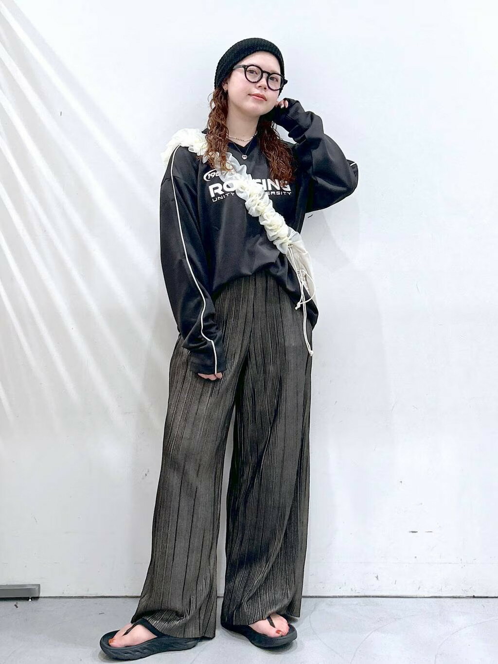 LAKOLEのゲームプリントTシャツ長袖を使ったコーディネートを紹介します。｜Rakuten Fashion(楽天ファッション／旧楽天ブランドアベニュー)4440715