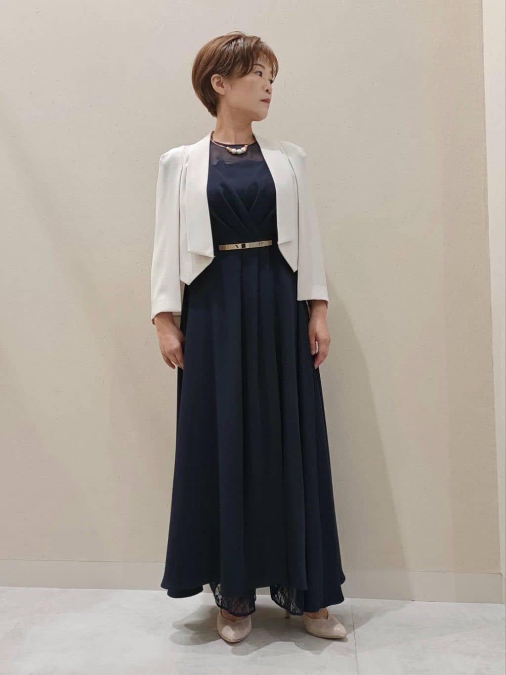 Vinのアクセントゴールドドレス×レースパンツセットアップを使ったコーディネートを紹介します。｜Rakuten Fashion(楽天ファッション／旧楽天ブランドアベニュー)4442043