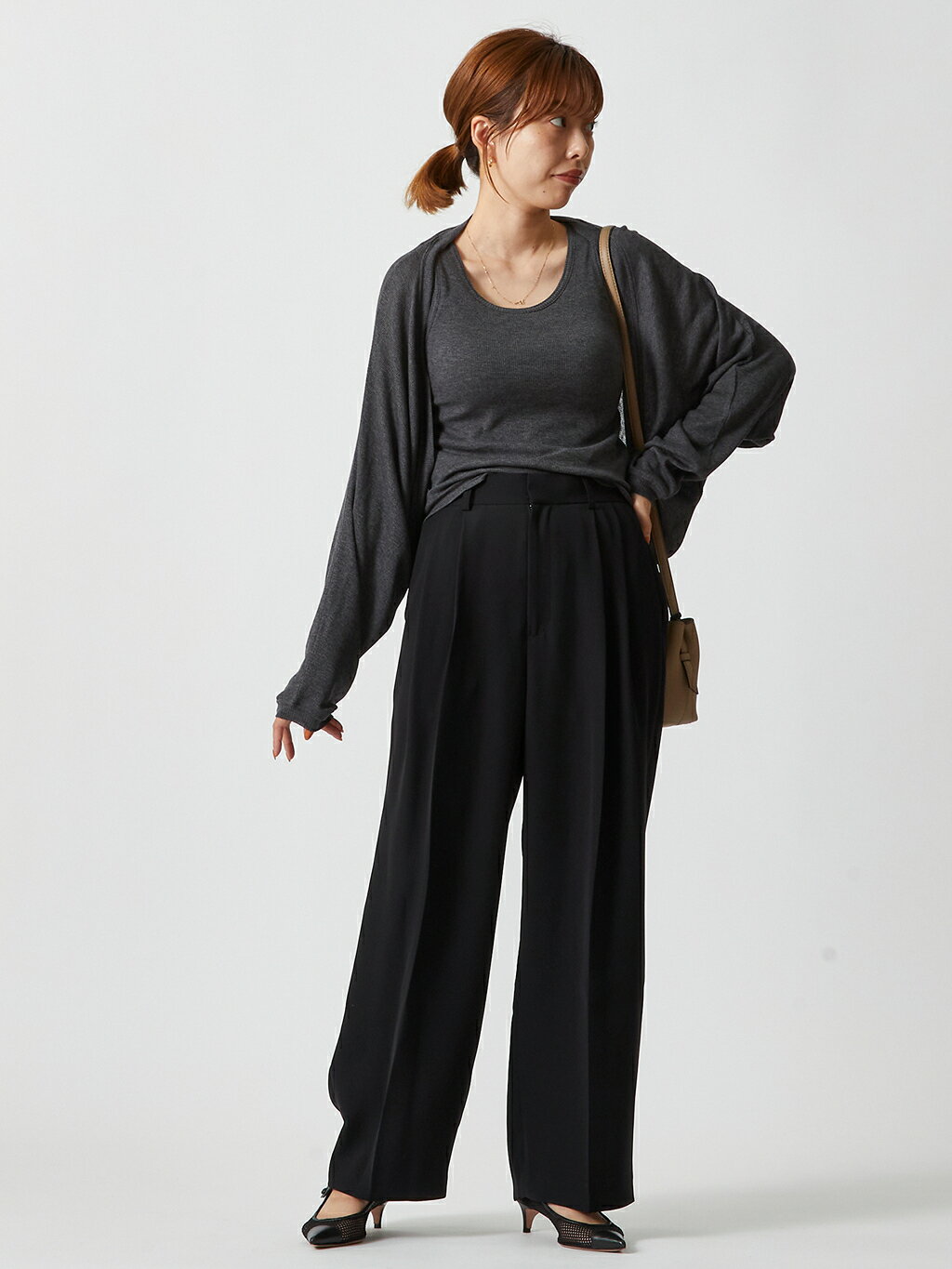 1er Arrondissementの2タックワイドパンツを使ったコーディネートを紹介します。｜Rakuten Fashion(楽天ファッション／旧楽天ブランドアベニュー)4442722