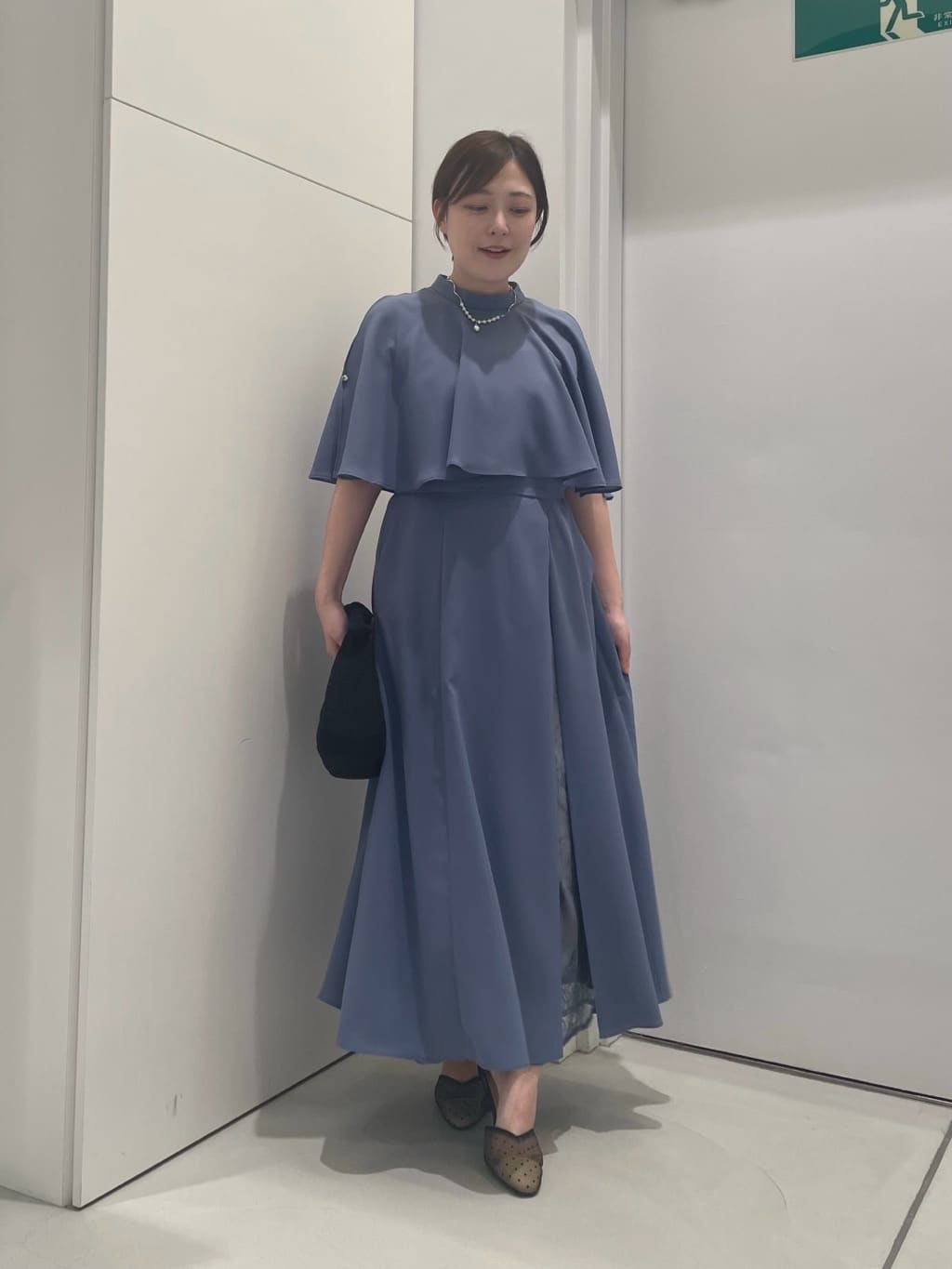 Vinのフリルショルダーカットオールインワンを使ったコーディネートを紹介します。｜Rakuten Fashion(楽天ファッション／旧楽天ブランドアベニュー)4449604