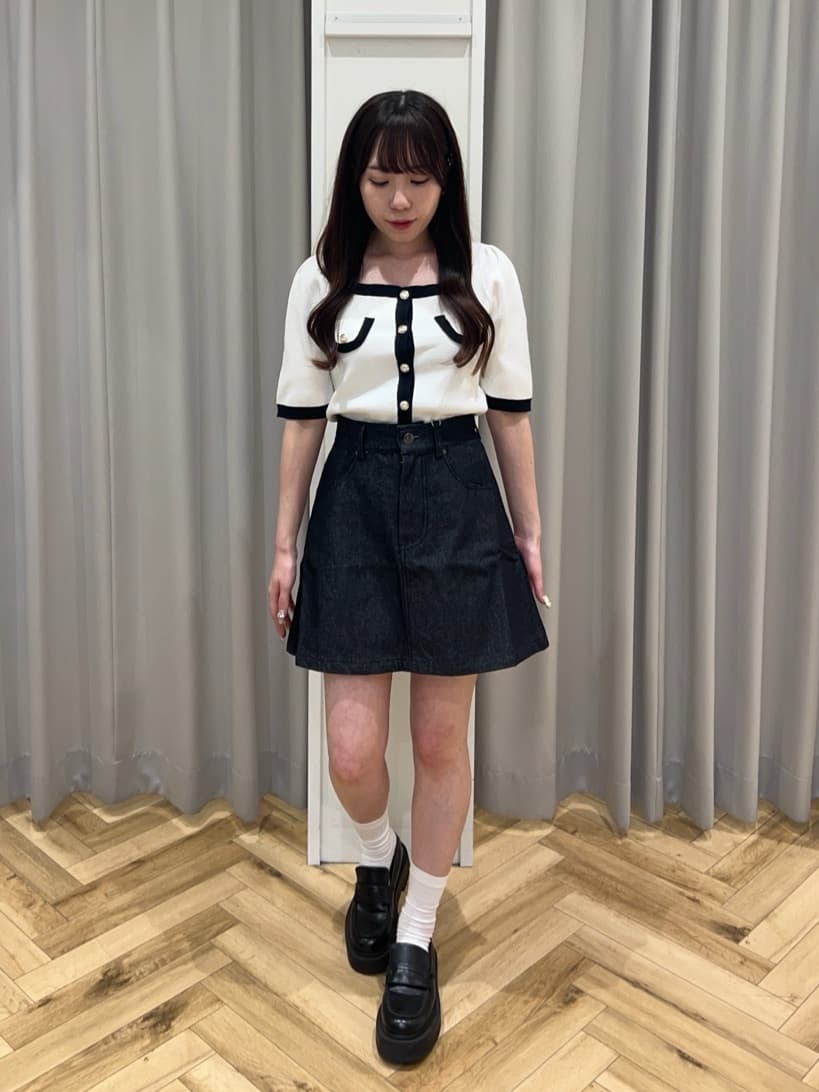 REDYAZELのデニムライクAラインミニスカートを使ったコーディネートを紹介します。｜Rakuten Fashion(楽天ファッション／旧楽天ブランドアベニュー)4450602