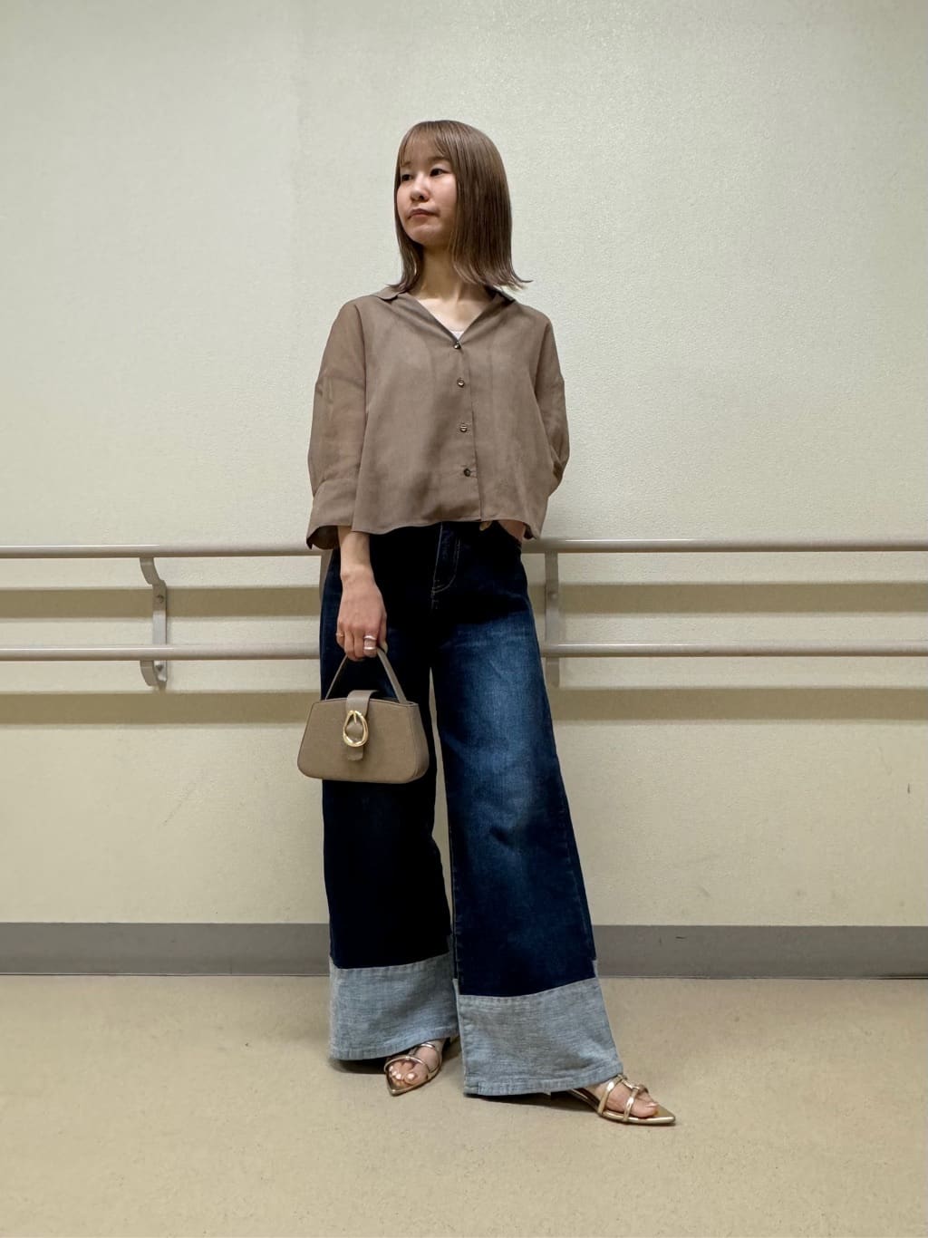 Vinのバックリボンシアーシャツを使ったコーディネートを紹介します。｜Rakuten Fashion(楽天ファッション／旧楽天ブランドアベニュー)4456828