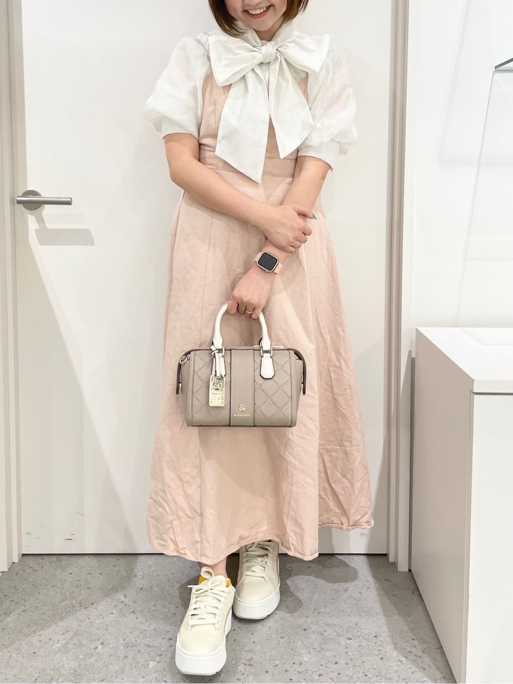 & chouetteの型押しモノグラム ミニボストンバッグを使ったコーディネートを紹介します。｜Rakuten Fashion(楽天ファッション／旧楽天ブランドアベニュー)4463949