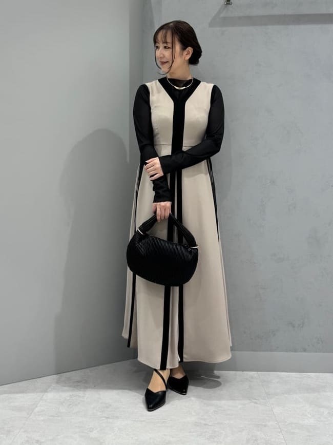 LASUDのハーフムーンプリーツハンドバッグ(black,ivory)を使ったコーディネートを紹介します。｜Rakuten Fashion(楽天ファッション／旧楽天ブランドアベニュー)4466004