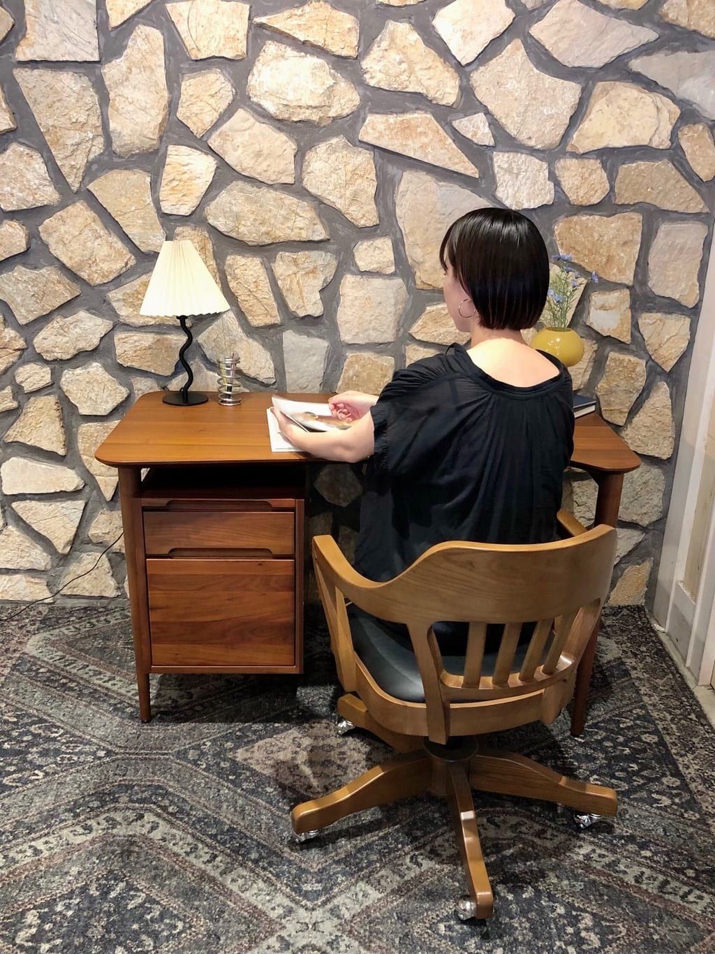 journal standard FurnitureのWAVY TABLE LAMP ウェービー テーブル ランプ 電球付属を使ったコーディネートを紹介します。｜Rakuten Fashion(楽天ファッション／旧楽天ブランドアベニュー)4469767