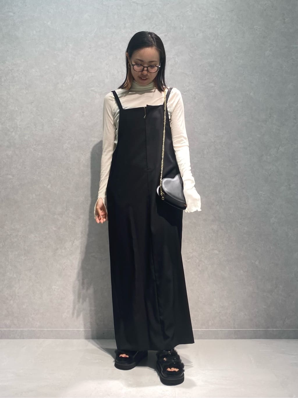 Rouge vif la cleのドライタッチストレッチジャンパースカートを使ったコーディネートを紹介します。｜Rakuten Fashion(楽天ファッション／旧楽天ブランドアベニュー)4474238