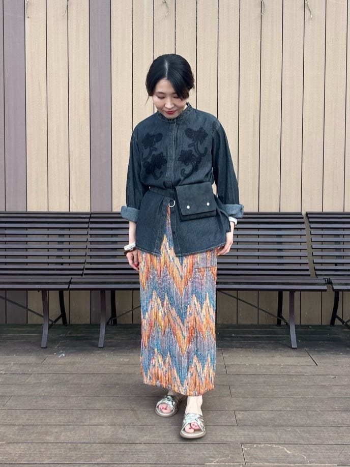 Vinの刺繍バンドカラーデニムシャツを使ったコーディネートを紹介します。｜Rakuten Fashion(楽天ファッション／旧楽天ブランドアベニュー)4478106