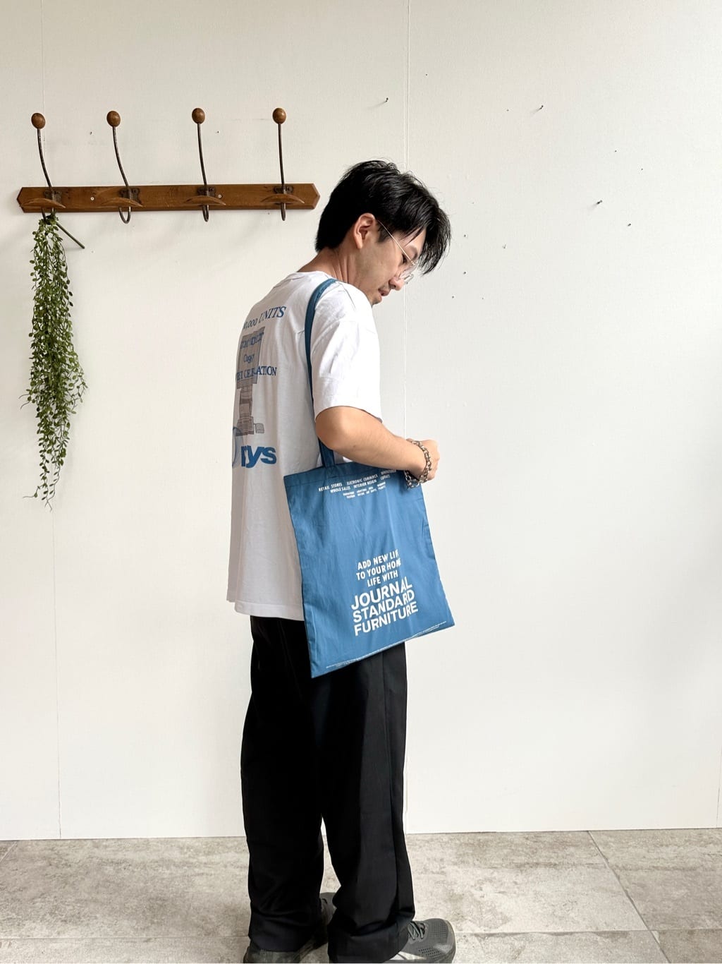 journal standard FurnitureのJSF TOTE トートバッグを使ったコーディネートを紹介します。｜Rakuten Fashion(楽天ファッション／旧楽天ブランドアベニュー)4481752