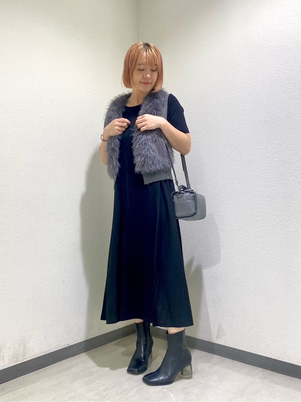 LASUDのファードッキングニットベスト(dark green,black)を使ったコーディネートを紹介します。｜Rakuten Fashion(楽天ファッション／旧楽天ブランドアベニュー)4486474