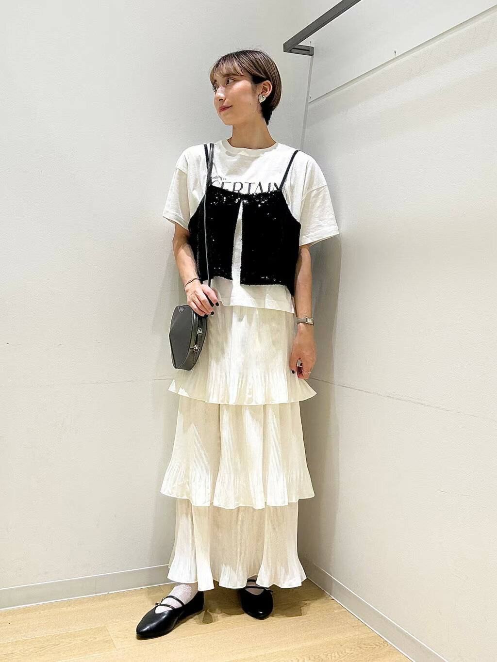 LAKOLEのケシプリーツティアードスカートを使ったコーディネートを紹介します。｜Rakuten Fashion(楽天ファッション／旧楽天ブランドアベニュー)4492746