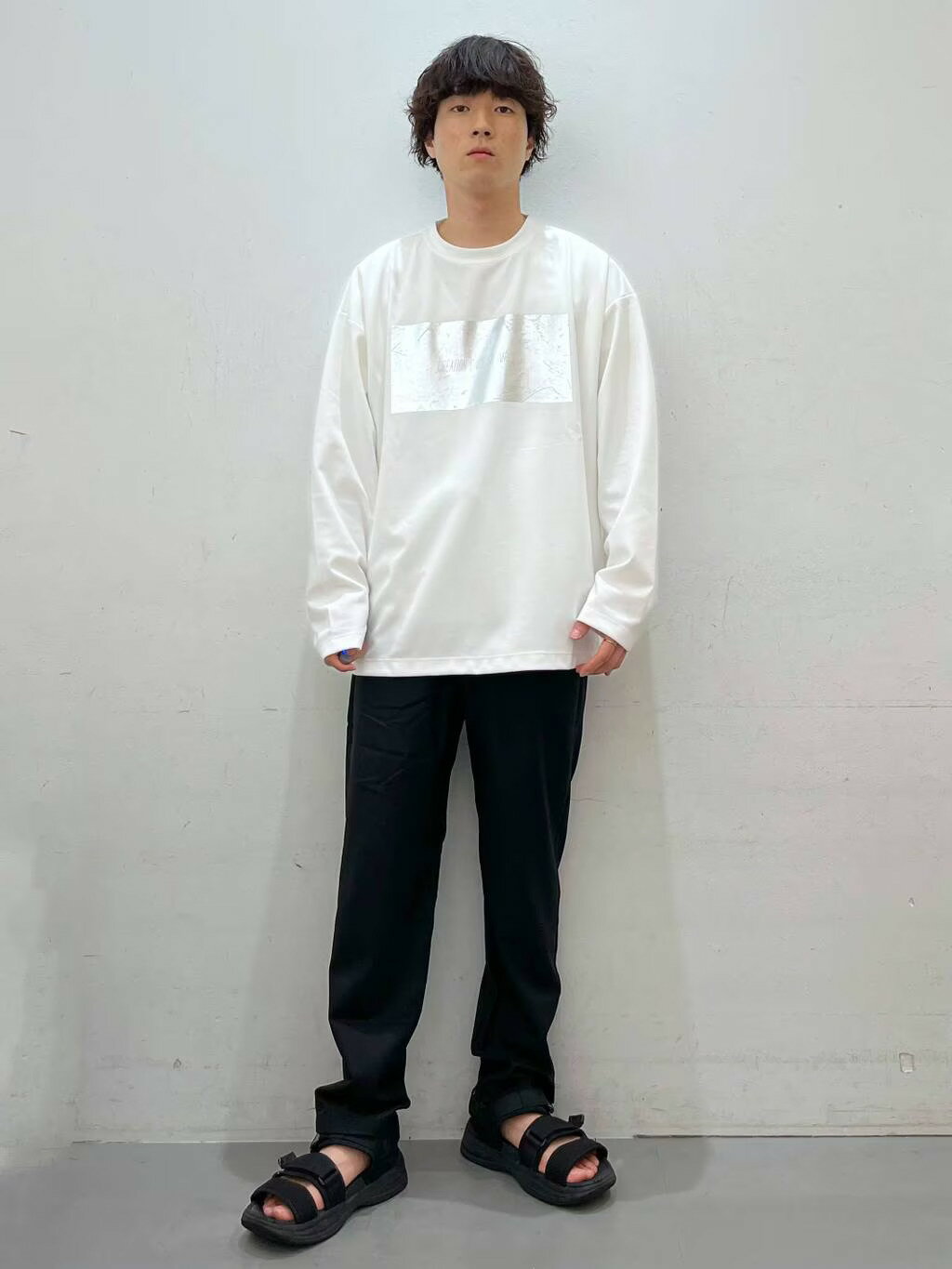 LAKOLEの箔プリントT長袖を使ったコーディネートを紹介します。｜Rakuten Fashion(楽天ファッション／旧楽天ブランドアベニュー)4492749