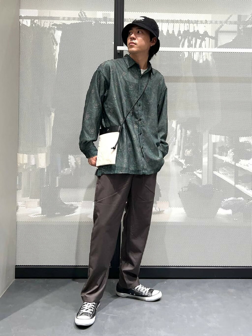 LAKOLEのメッシュペイズリープリントシャツを使ったコーディネートを紹介します。｜Rakuten Fashion(楽天ファッション／旧楽天ブランドアベニュー)4492750