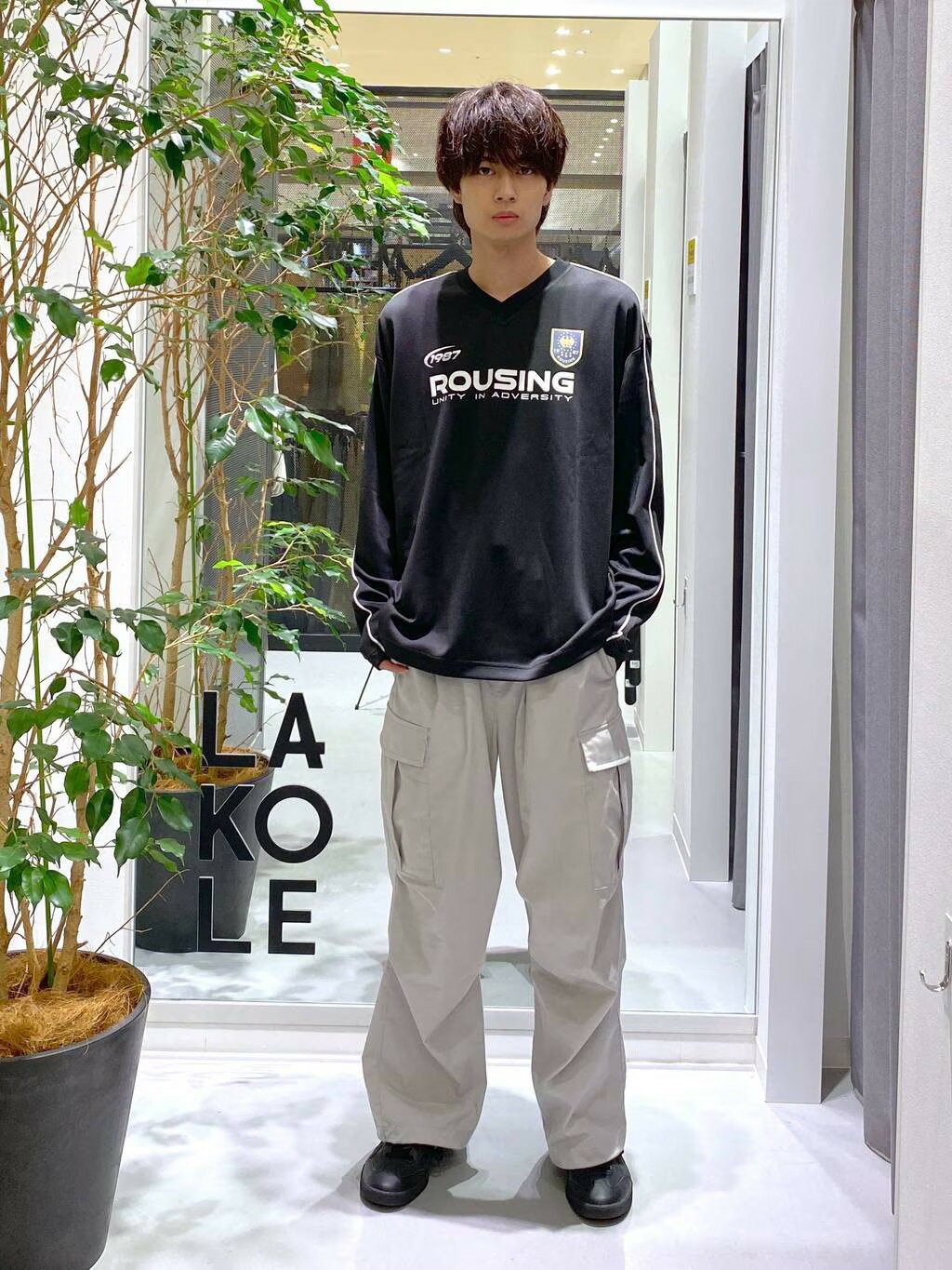 LAKOLEのゲームプリントTシャツ長袖を使ったコーディネートを紹介します。｜Rakuten Fashion(楽天ファッション／旧楽天ブランドアベニュー)4492751