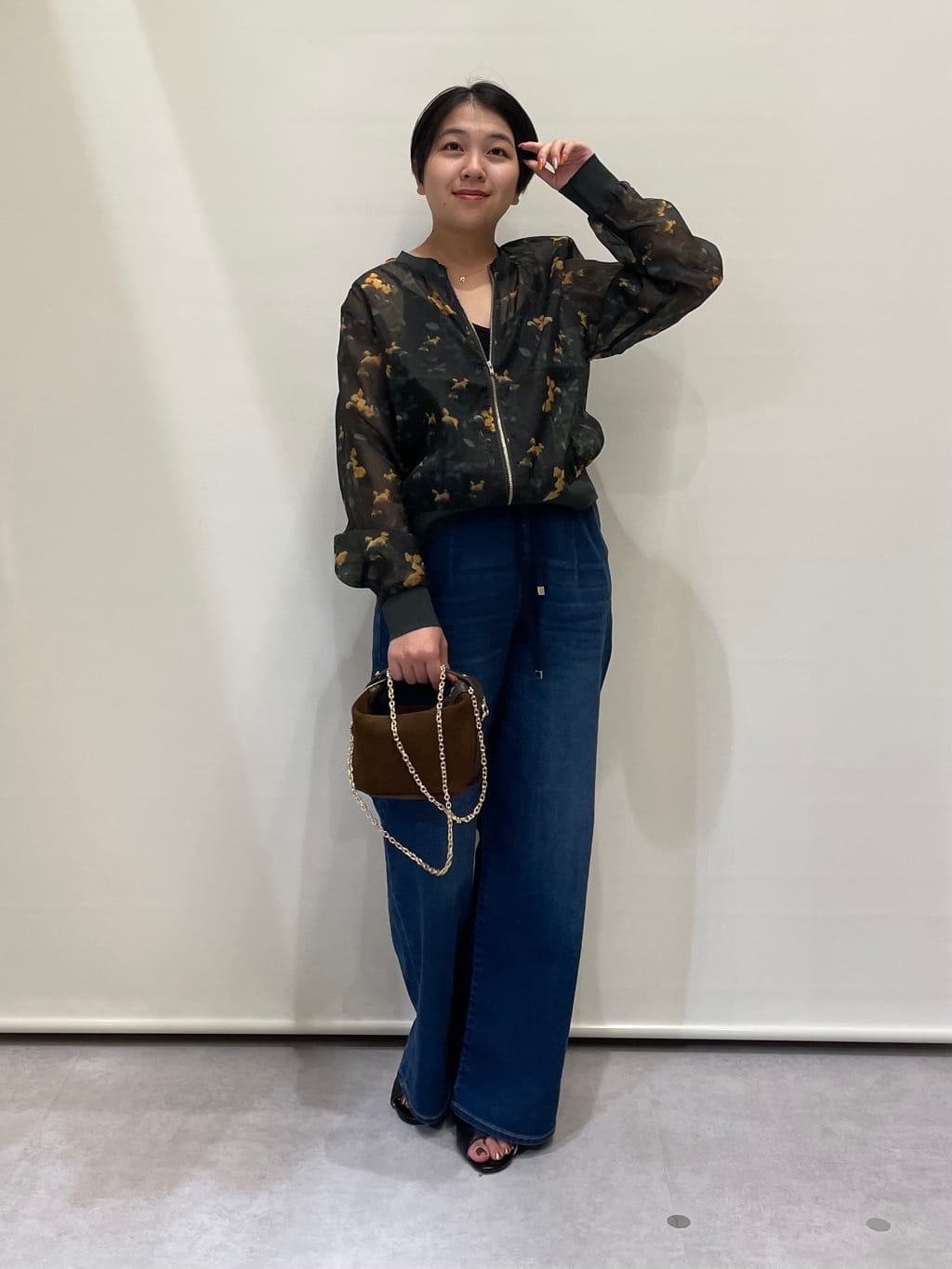 Vinの2WAYスエードハンドルミニバッグを使ったコーディネートを紹介します。｜Rakuten Fashion(楽天ファッション／旧楽天ブランドアベニュー)4497225