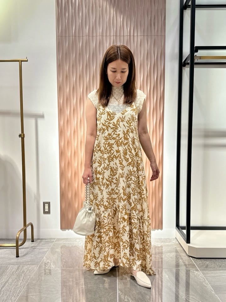 Vinのリーフパターンキャミワンピースを使ったコーディネートを紹介します。｜Rakuten Fashion(楽天ファッション／旧楽天ブランドアベニュー)4499793