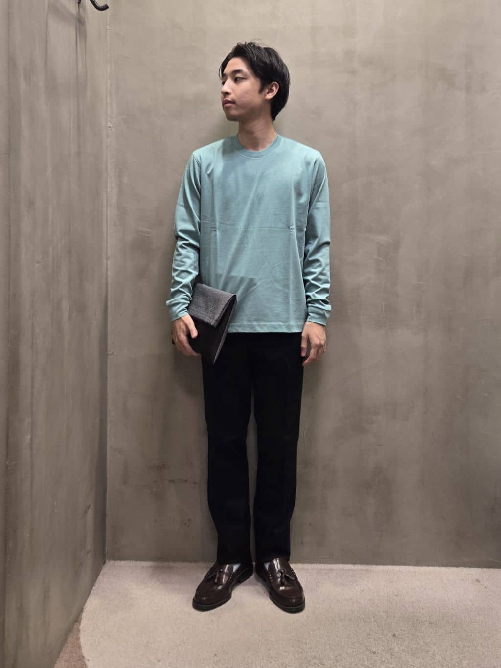 TAKEO KIKUCHIの【オフィスカジュアル対応】ドレス チノパンツを使ったコーディネートを紹介します。｜Rakuten Fashion(楽天ファッション／旧楽天ブランドアベニュー)4505501