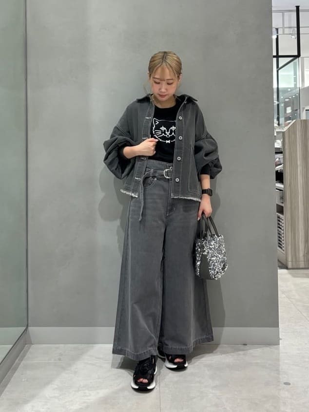 Vinのボリュームスリーブデニムジャケットを使ったコーディネートを紹介します。｜Rakuten Fashion(楽天ファッション／旧楽天ブランドアベニュー)4505941