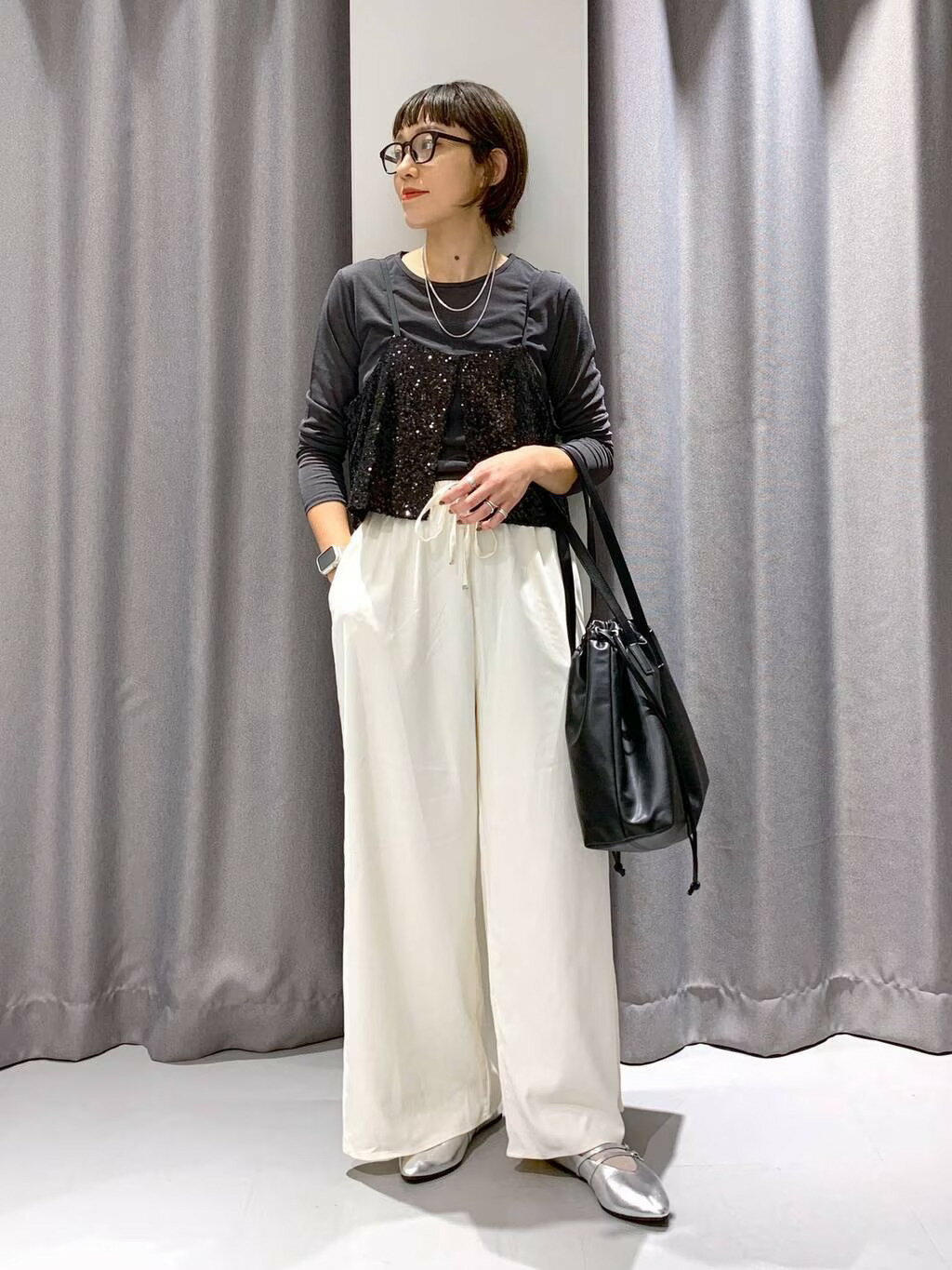 LAKOLEのトロミイージーパンツを使ったコーディネートを紹介します。｜Rakuten Fashion(楽天ファッション／旧楽天ブランドアベニュー)4507458