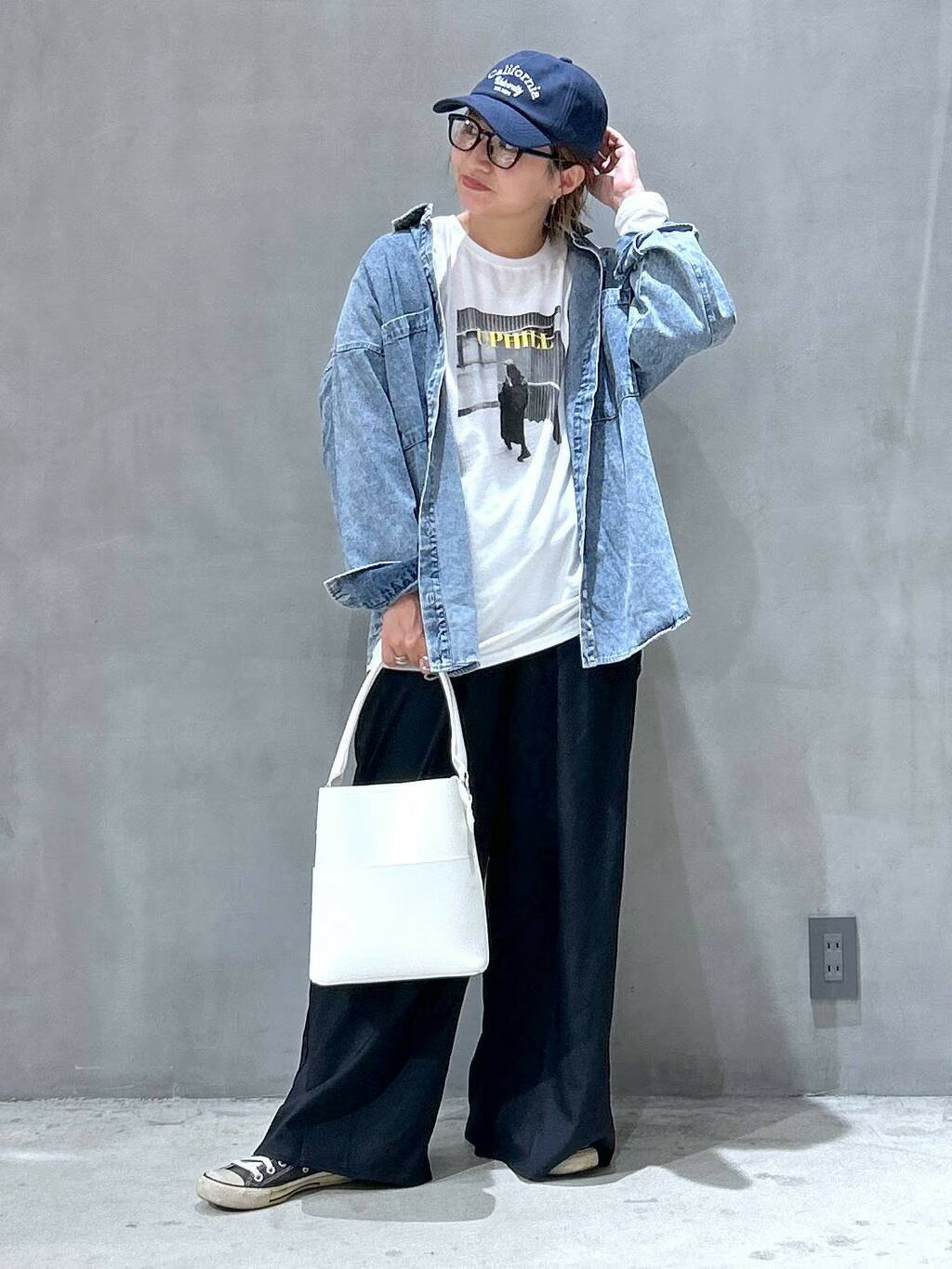 LAKOLEのケミカルウォッシュシャツ長袖を使ったコーディネートを紹介します。｜Rakuten Fashion(楽天ファッション／旧楽天ブランドアベニュー)4507482