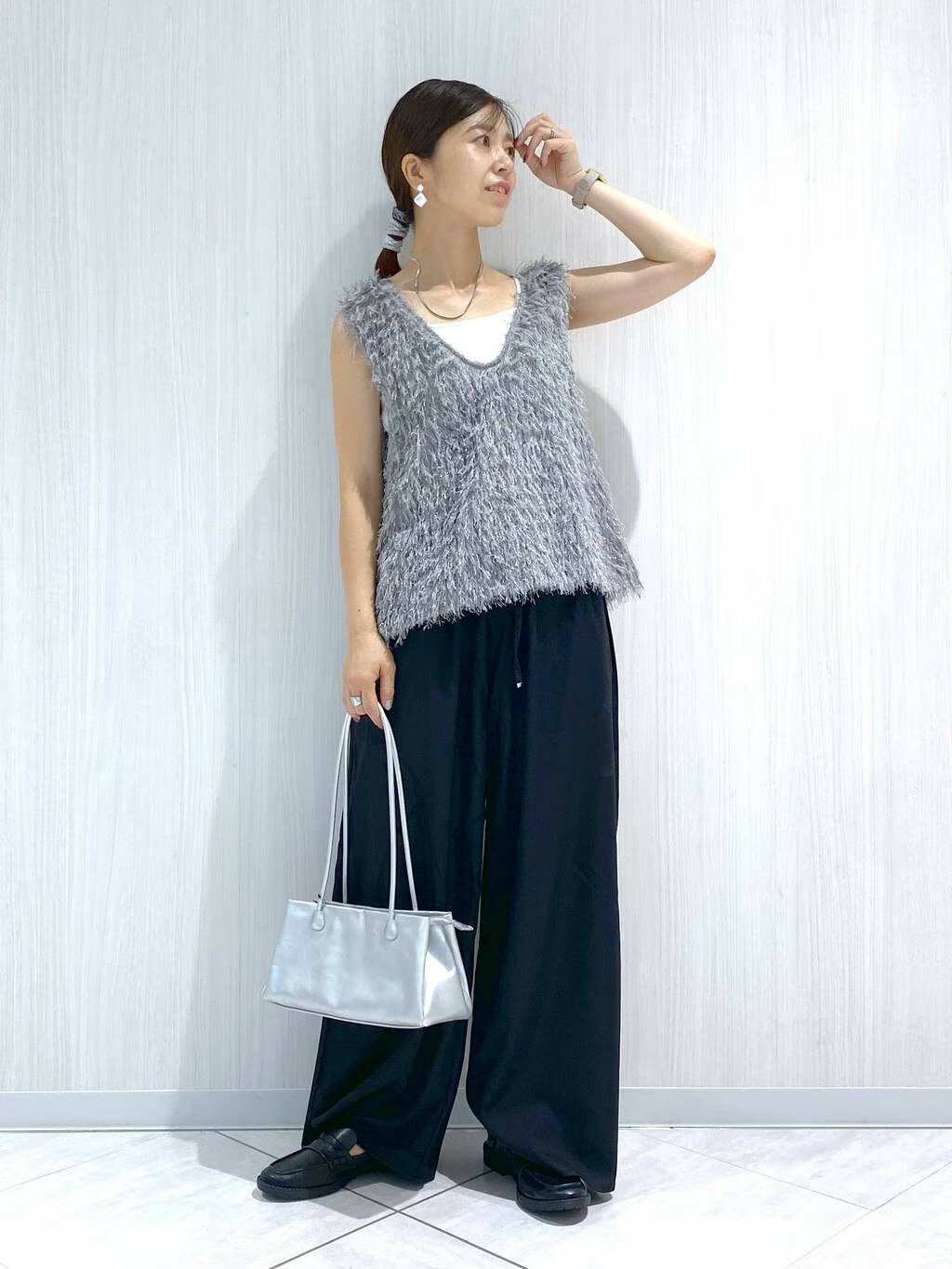 LAKOLEのトロミイージーパンツを使ったコーディネートを紹介します。｜Rakuten Fashion(楽天ファッション／旧楽天ブランドアベニュー)4507483