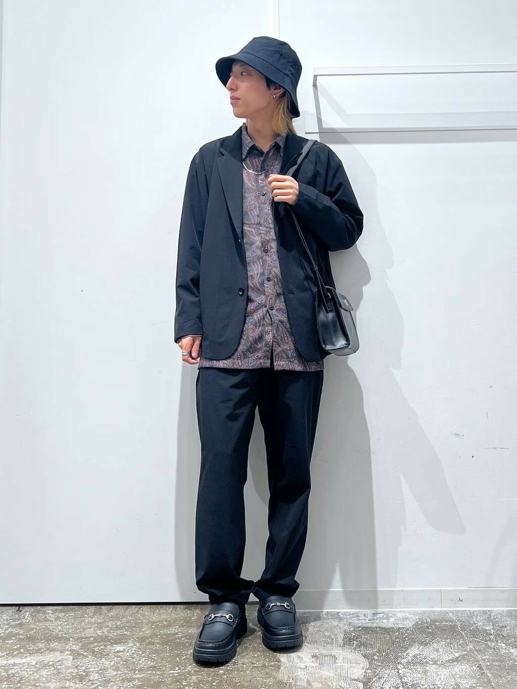 LAKOLEのメッシュペイズリープリントシャツを使ったコーディネートを紹介します。｜Rakuten Fashion(楽天ファッション／旧楽天ブランドアベニュー)4507503