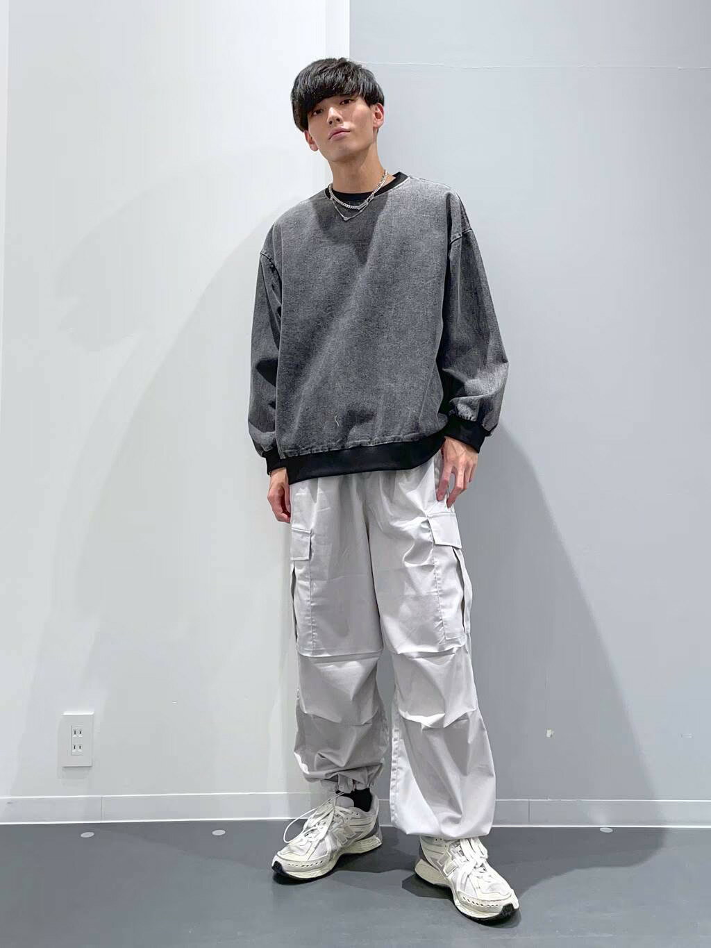 LAKOLEのTCPUライトカーゴパンツを使ったコーディネートを紹介します。｜Rakuten Fashion(楽天ファッション／旧楽天ブランドアベニュー)4507909