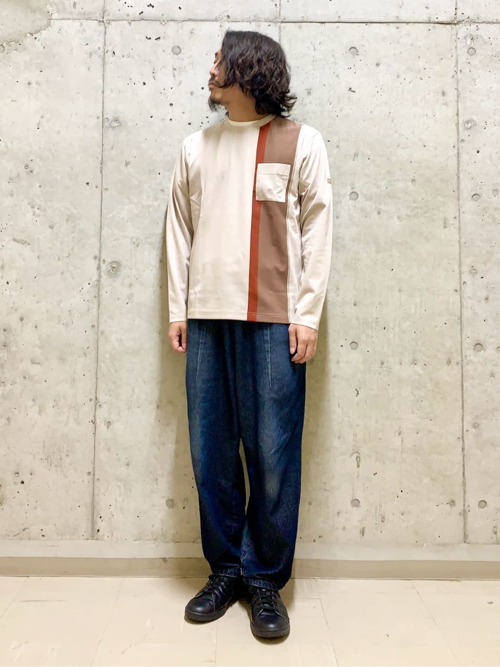 TAKEO KIKUCHIの【バイカラー】バーチカル切替 ジャージカットソーを使ったコーディネートを紹介します。｜Rakuten Fashion(楽天ファッション／旧楽天ブランドアベニュー)4508279