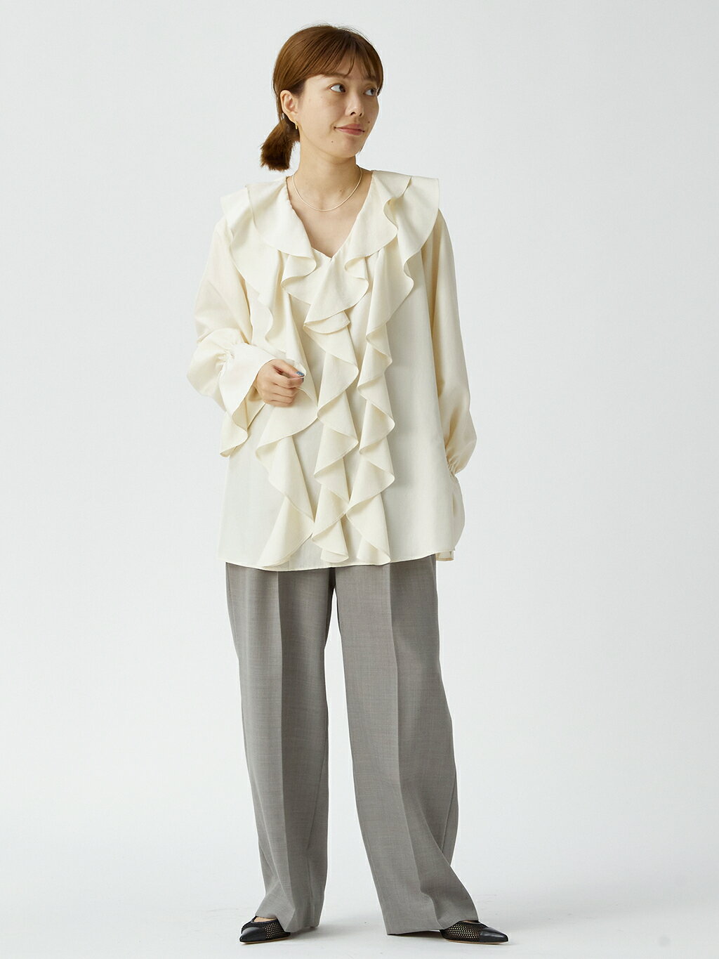 1er Arrondissementのツータックトラウザーを使ったコーディネートを紹介します。｜Rakuten Fashion(楽天ファッション／旧楽天ブランドアベニュー)4512174