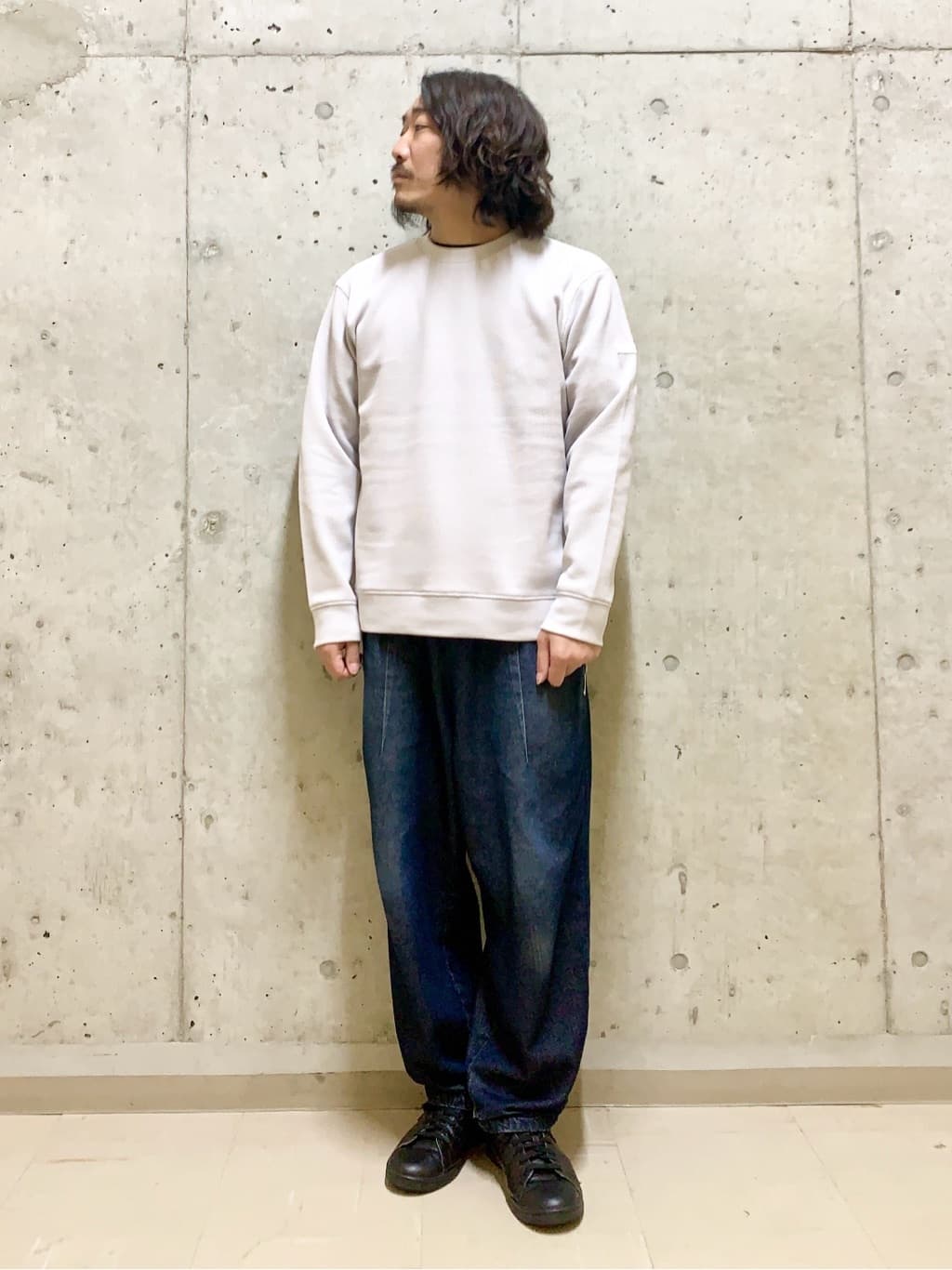 TAKEO KIKUCHIの【尾州織】クルーネック カットソーを使ったコーディネートを紹介します。｜Rakuten Fashion(楽天ファッション／旧楽天ブランドアベニュー)4514429