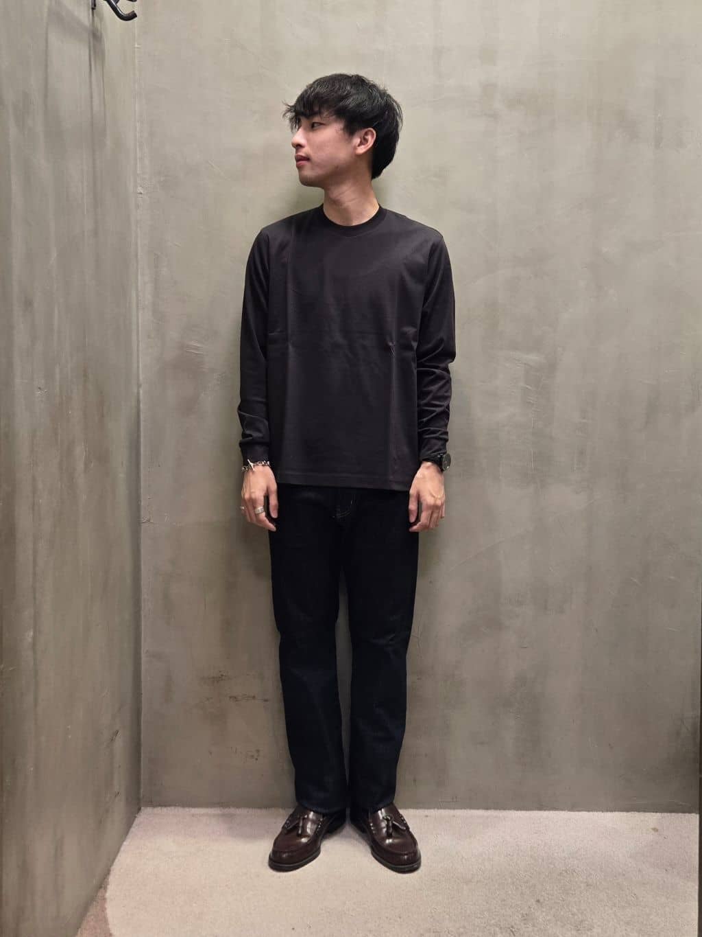 TAKEO KIKUCHIの【モンスターストレッチ】日本製 ワンウォッシュ デニムパンツを使ったコーディネートを紹介します。｜Rakuten Fashion(楽天ファッション／旧楽天ブランドアベニュー)4517592