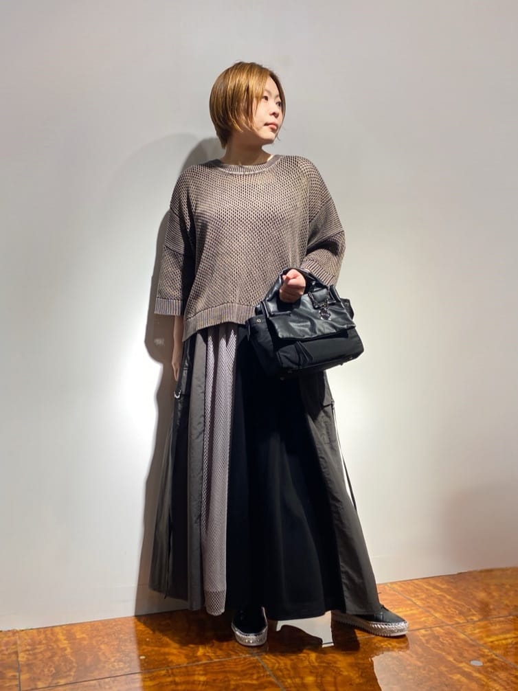 LASUDのメッシュ異素材ミックススカートを使ったコーディネートを紹介します。｜Rakuten Fashion(楽天ファッション／旧楽天ブランドアベニュー)4519031