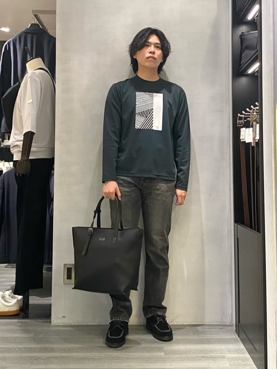 TAKEO KIKUCHIの【モンスターストレッチ】日本製 ウォッシュド デニムパンツを使ったコーディネートを紹介します。｜Rakuten Fashion(楽天ファッション／旧楽天ブランドアベニュー)4522363