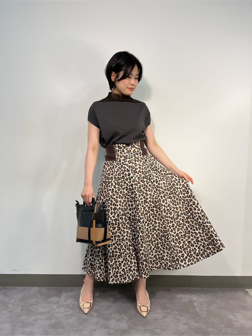 Vinのレオパードフレアスカートを使ったコーディネートを紹介します。｜Rakuten Fashion(楽天ファッション／旧楽天ブランドアベニュー)4522498