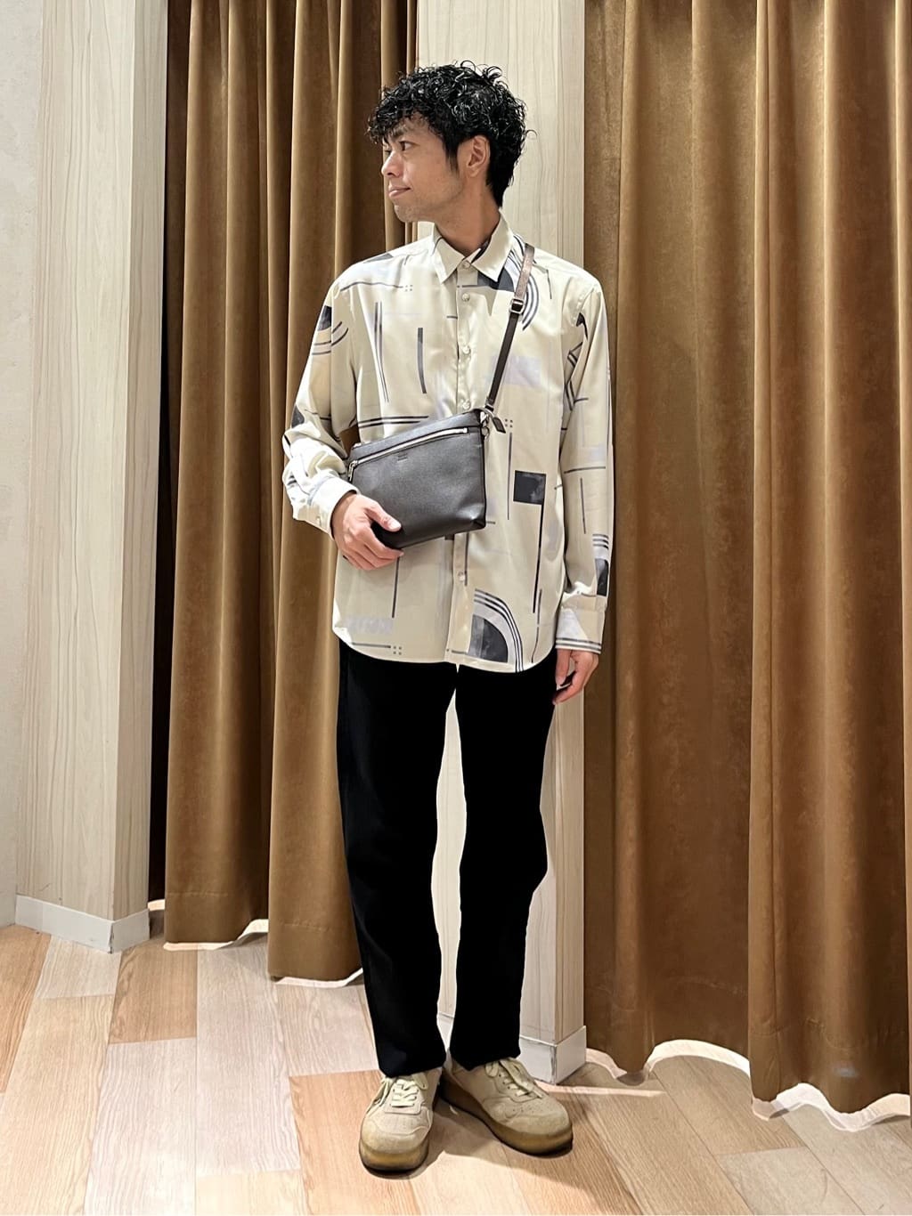 TAKEO KIKUCHIのアールデコ調アーカイブDM総柄シャツを使ったコーディネートを紹介します。｜Rakuten Fashion(楽天ファッション／旧楽天ブランドアベニュー)4522593