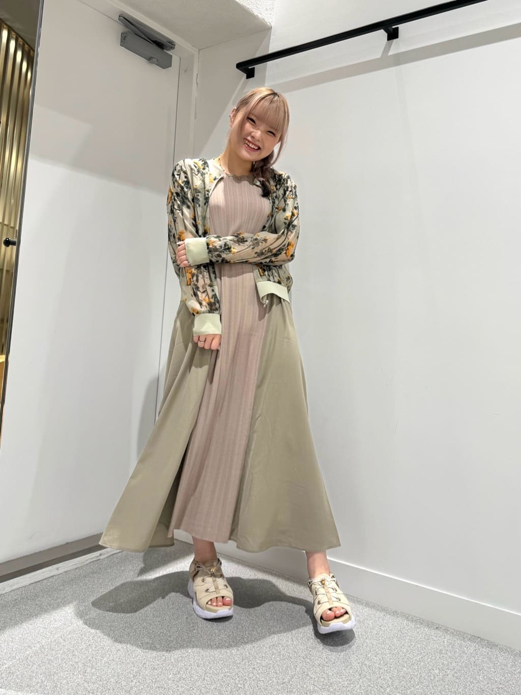 Vinのボタニカルプリントシアーブルゾンを使ったコーディネートを紹介します。｜Rakuten Fashion(楽天ファッション／旧楽天ブランドアベニュー)4523375