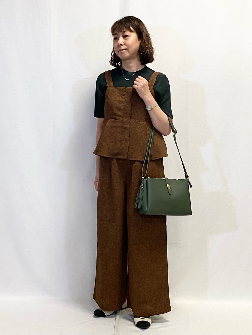 groveのツィードビスチェ&ワイドパンツSET UPを使ったコーディネートを紹介します。｜Rakuten Fashion(楽天ファッション／旧楽天ブランドアベニュー)4527695