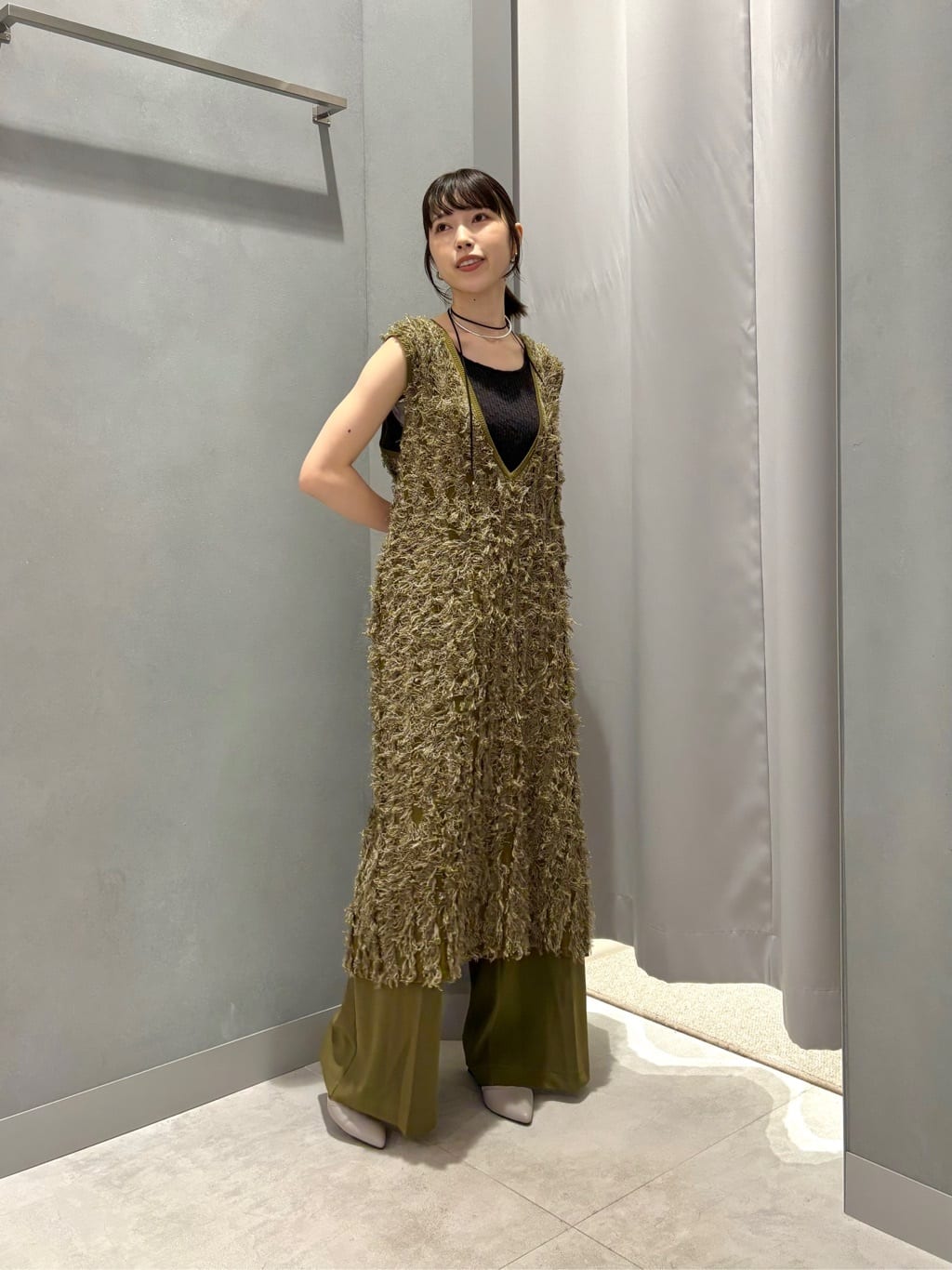 LASUDのフリンジニットワンピースを使ったコーディネートを紹介します。｜Rakuten Fashion(楽天ファッション／旧楽天ブランドアベニュー)4528616