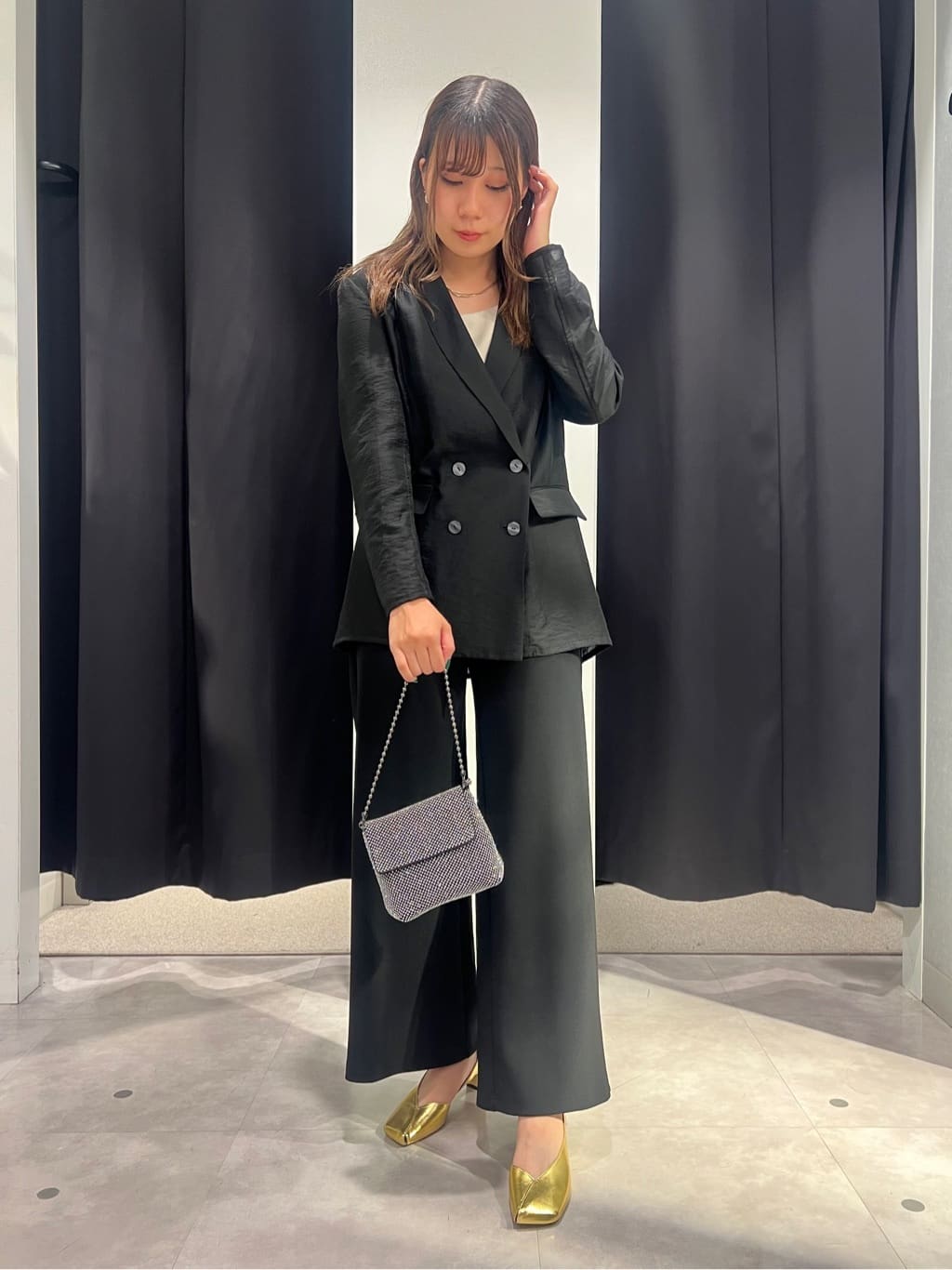 Vinのスクエアネック異素材コンビタンクトップを使ったコーディネートを紹介します。｜Rakuten Fashion(楽天ファッション／旧楽天ブランドアベニュー)4532059