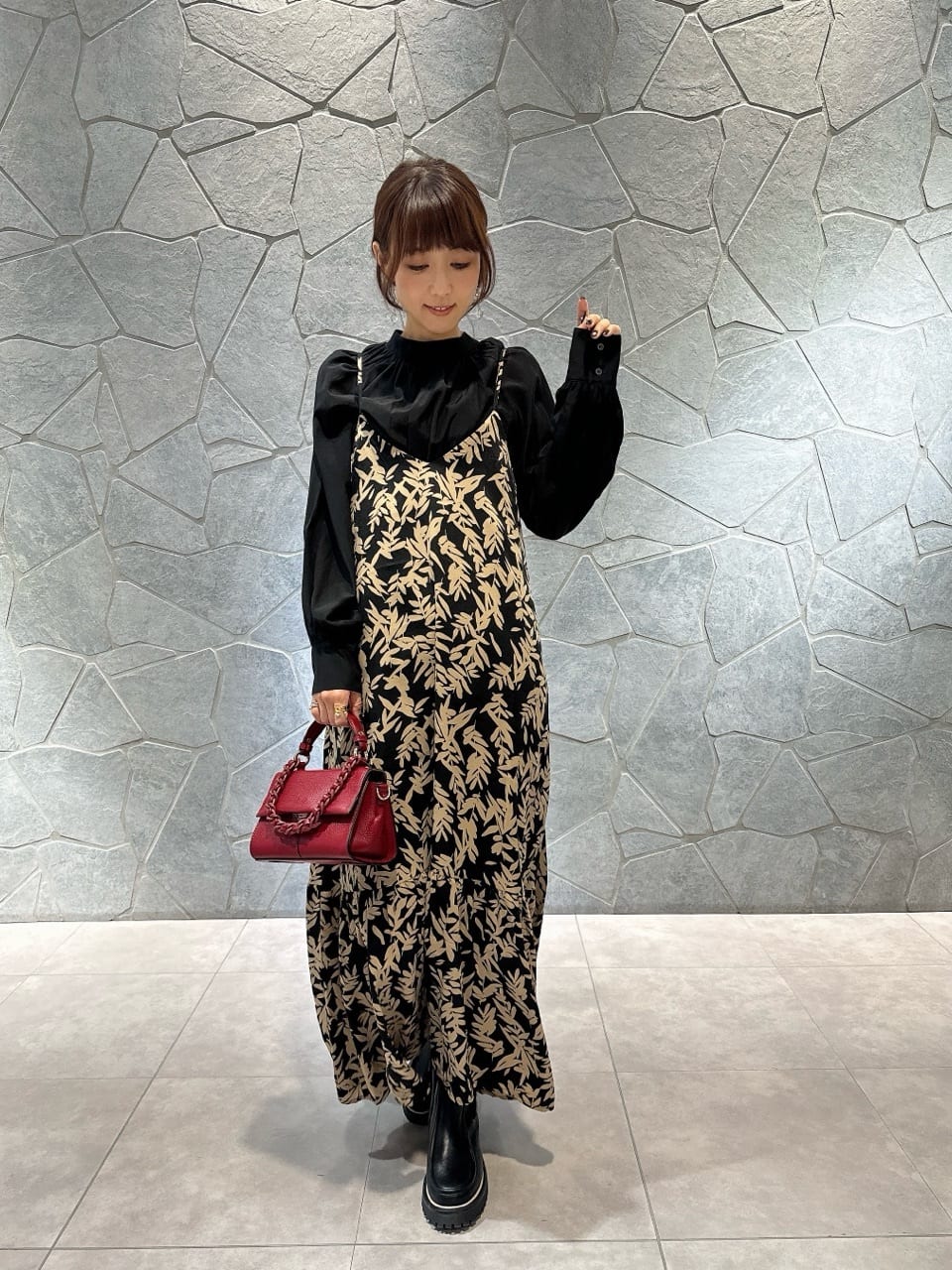 Vinのリーフパターンキャミワンピースを使ったコーディネートを紹介します。｜Rakuten Fashion(楽天ファッション／旧楽天ブランドアベニュー)4533172