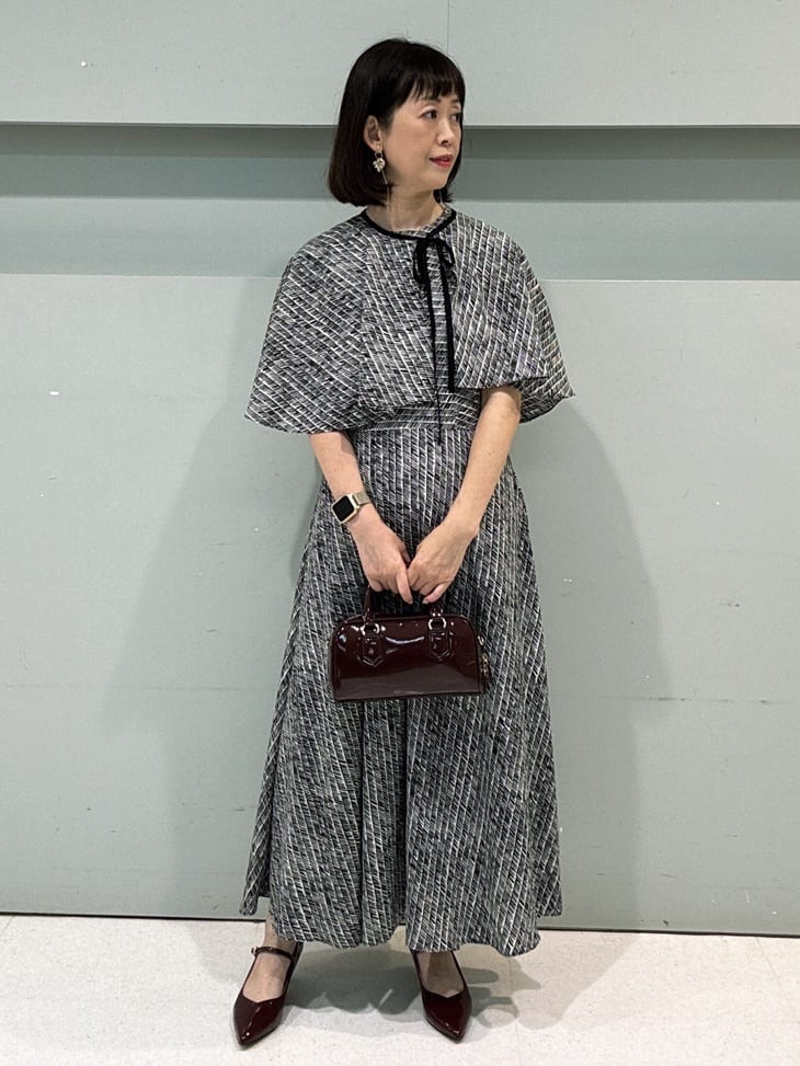 UNTITLEDの【ケープ付き/2WAY】ヴィンテージプリントへリンボン柄