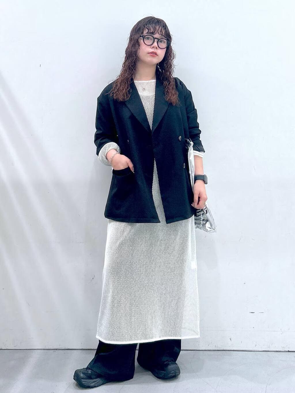 LAKOLEのサイドラインスラックスパンツを使ったコーディネートを紹介します。｜Rakuten Fashion(楽天ファッション／旧楽天ブランドアベニュー)4546667