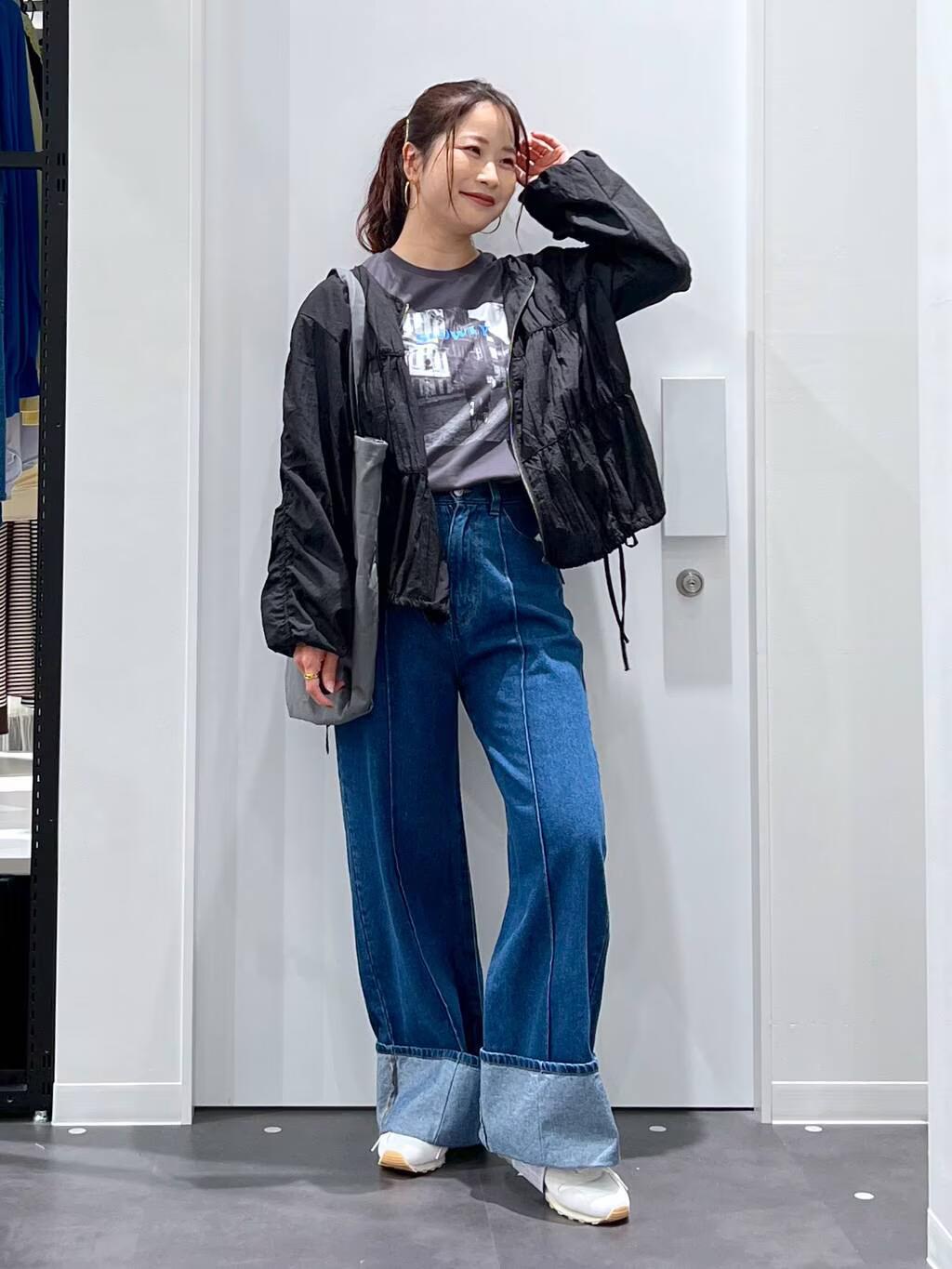 LAKOLEのアソートフォトプリント長袖Tを使ったコーディネートを紹介します。｜Rakuten Fashion(楽天ファッション／旧楽天ブランドアベニュー)4547026