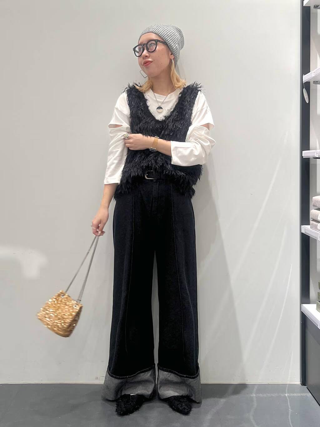 LAKOLEのカットアウト長袖プルオーバーを使ったコーディネートを紹介します。｜Rakuten Fashion(楽天ファッション／旧楽天ブランドアベニュー)4547031