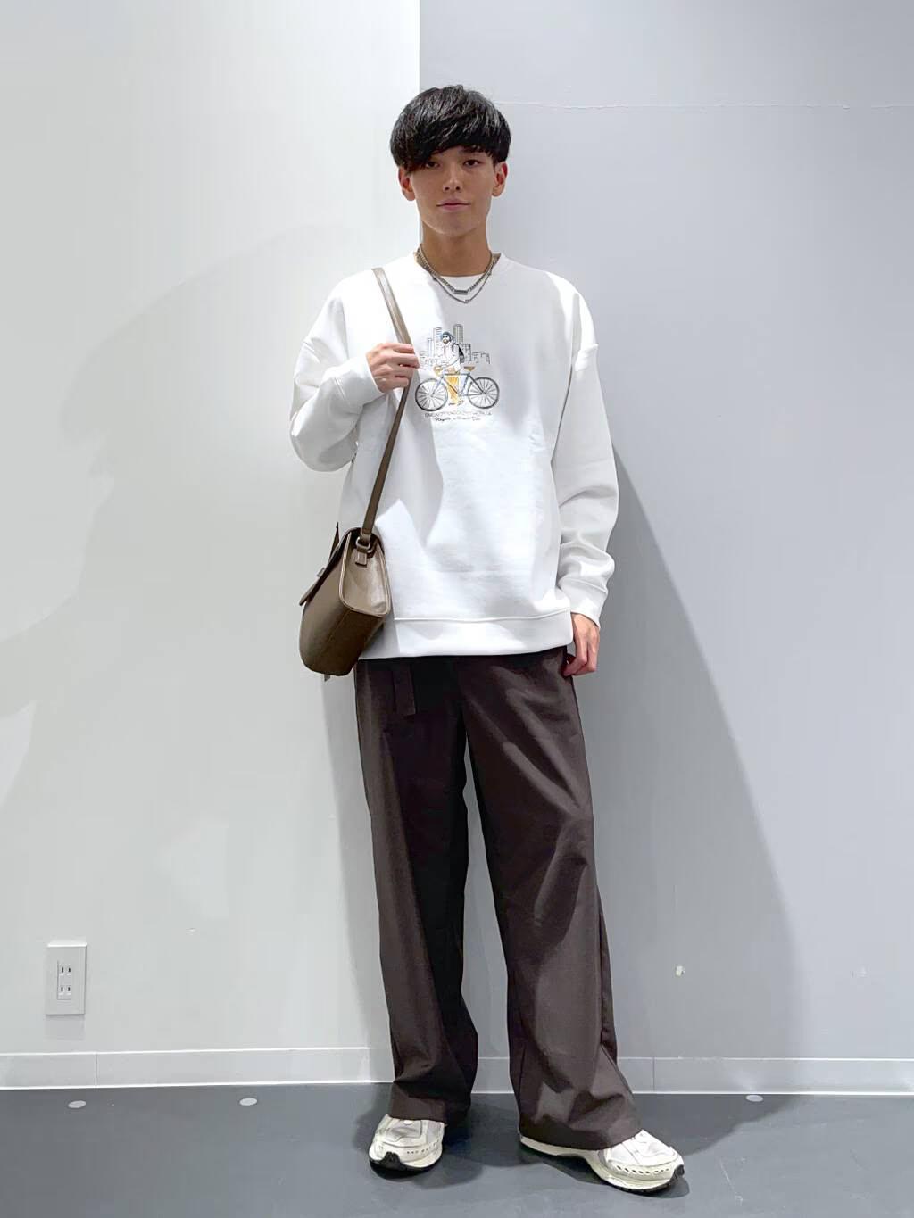 LAKOLEのヒゲダンボールシティプルオーバーを使ったコーディネートを紹介します。｜Rakuten Fashion(楽天ファッション／旧楽天ブランドアベニュー)4547109