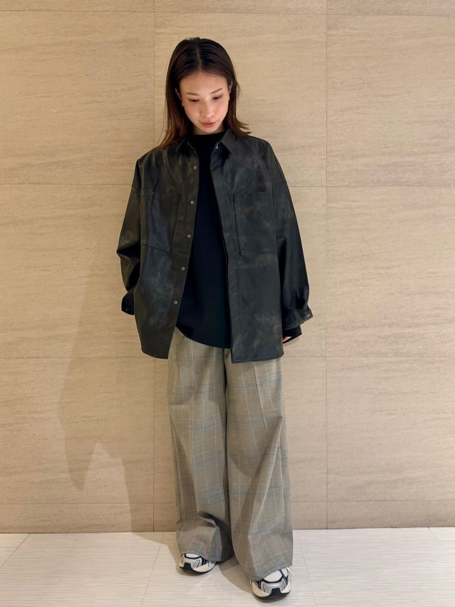tk.TAKEO KIKUCHIのシンセティックレザー調シャツジャケットを使ったコーディネートを紹介します。｜Rakuten Fashion(楽天ファッション／旧楽天ブランドアベニュー)4547959