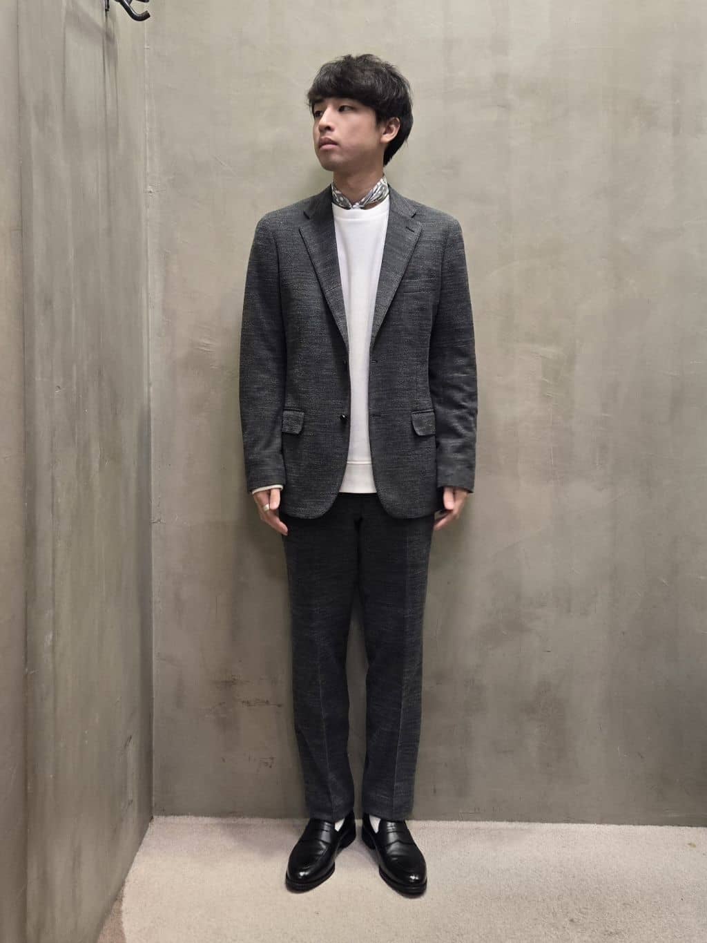 TAKEO KIKUCHIの【尾州織】ラッセルメッシュ パンツ/ セットアップ対応を使ったコーディネートを紹介します。｜Rakuten Fashion(楽天ファッション／旧楽天ブランドアベニュー)4553400