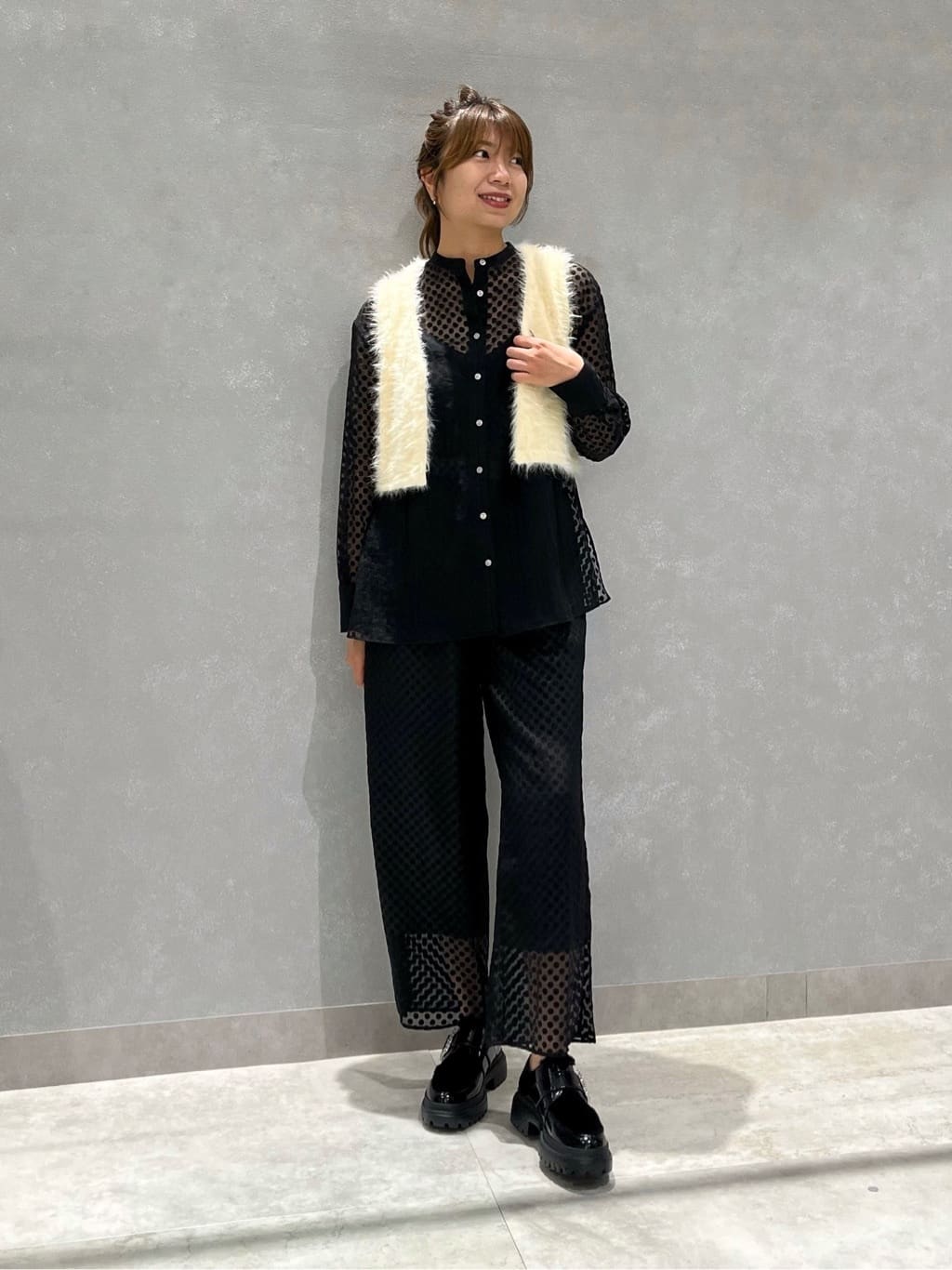 Vinのアソートパターンシアーブラックシャツを使ったコーディネートを紹介します。｜Rakuten Fashion(楽天ファッション／旧楽天ブランドアベニュー)4555781