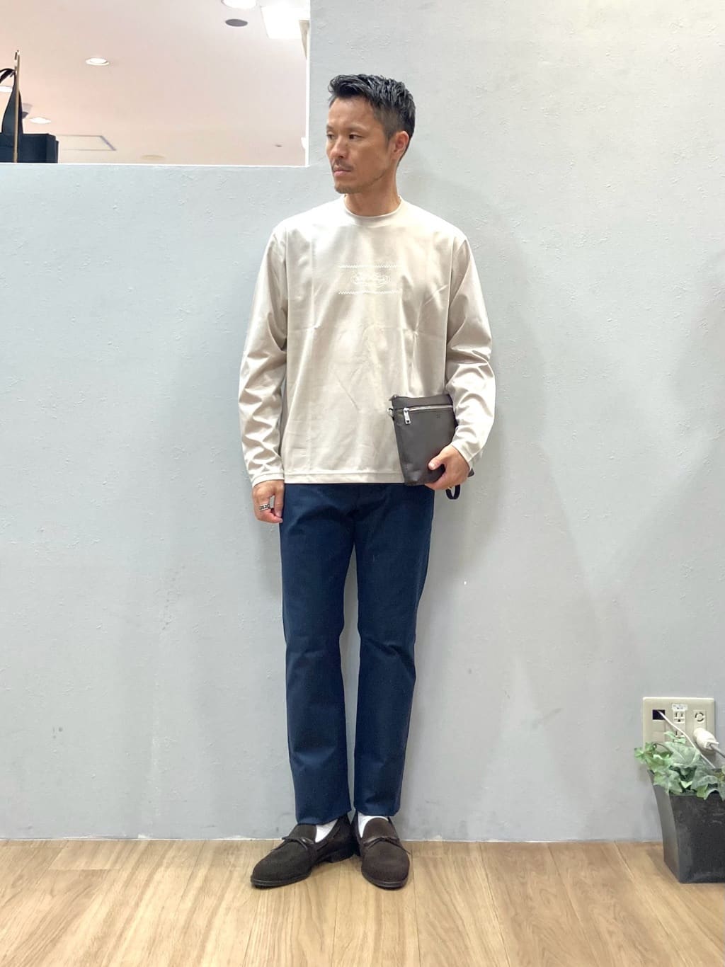 TAKEO KIKUCHIの【全7サイズ*8色展開!】トップマルチヘリンボン パンツを使ったコーディネートを紹介します。｜Rakuten Fashion(楽天ファッション／旧楽天ブランドアベニュー)4556760