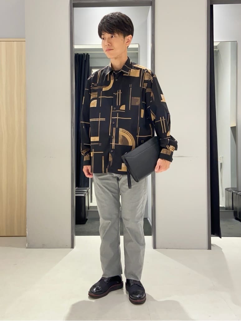 TAKEO KIKUCHIのアールデコ調アーカイブDM総柄シャツを使ったコーディネートを紹介します。｜Rakuten Fashion(楽天ファッション／旧楽天ブランドアベニュー)4564349