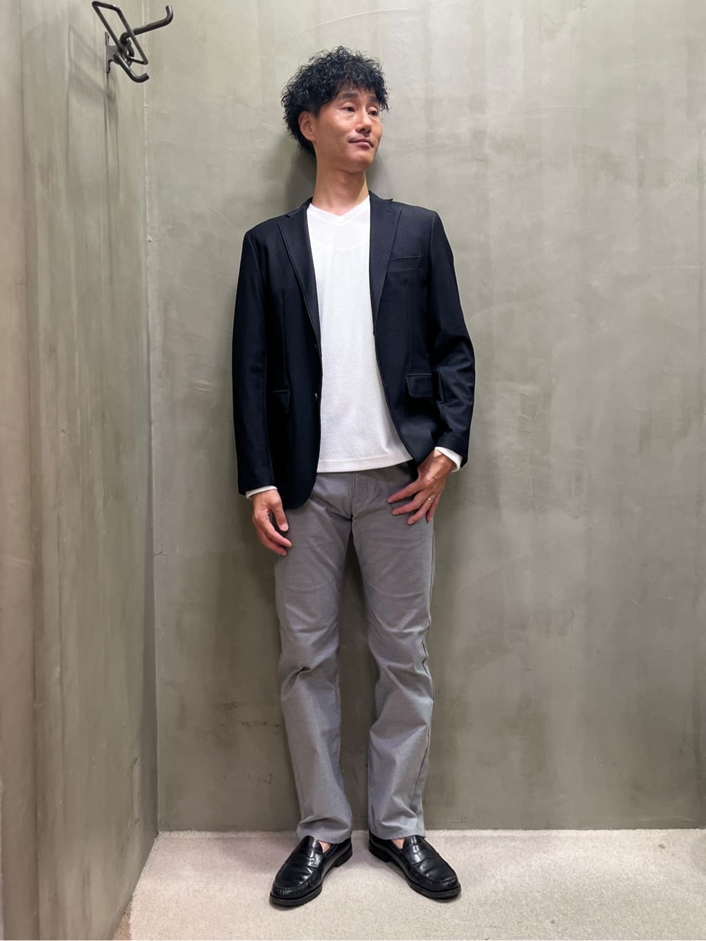 TAKEO KIKUCHIの【Made in JAPAN】播州織 ストレッチ パンツを使ったコーディネートを紹介します。｜Rakuten Fashion(楽天ファッション／旧楽天ブランドアベニュー)4569186